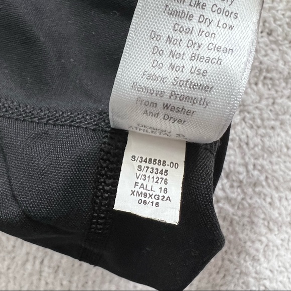 Athleta Stealth Capri Crop Tight Leggings yoga Gym Solid Black Extra Small XS - Picture 8 of 9